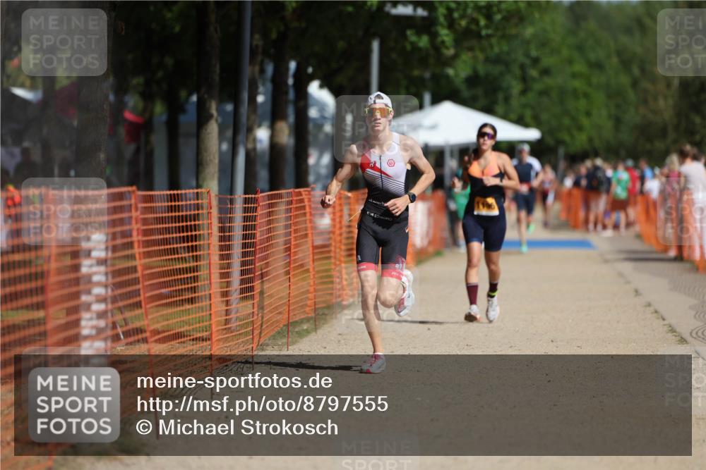 07.09.2025 - 19. Norderstedt Triathlon Michael Strokosch http://msf.ph/oto/8797555 07.09.2025 11:56:59 Laufen 806, 1176, 1195 meine-sportfotos.de