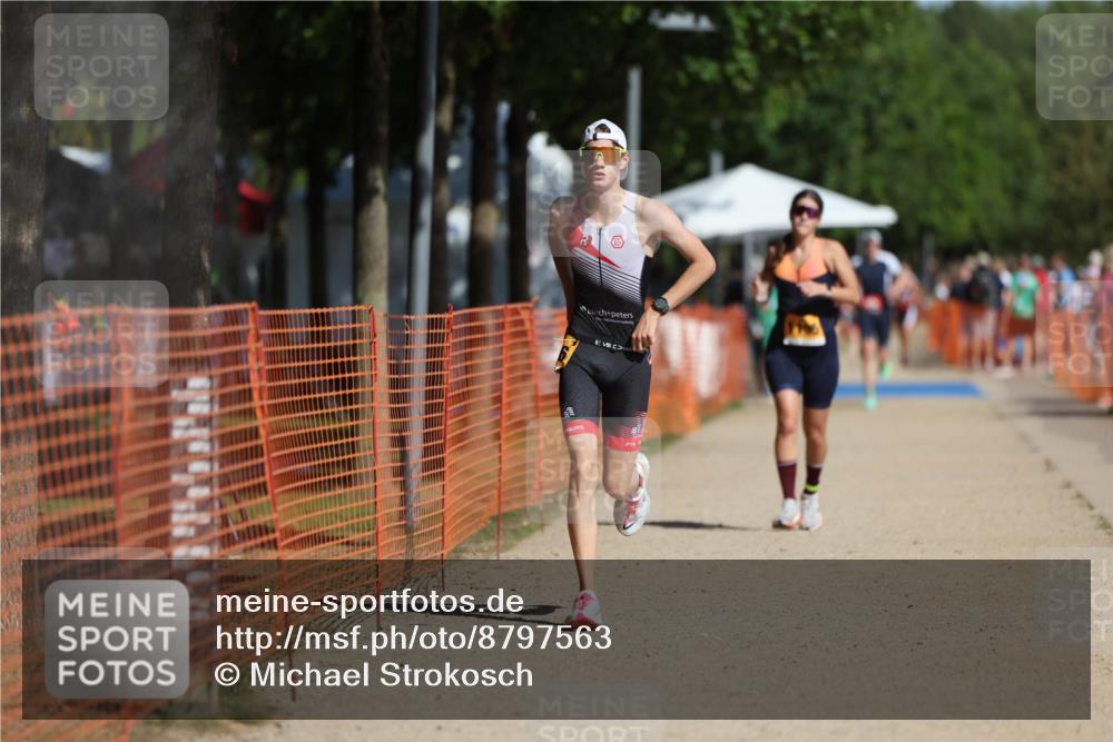 07.09.2025 - 19. Norderstedt Triathlon Michael Strokosch http://msf.ph/oto/8797563 07.09.2025 11:57:00 Laufen 806, 1176, 1195 meine-sportfotos.de