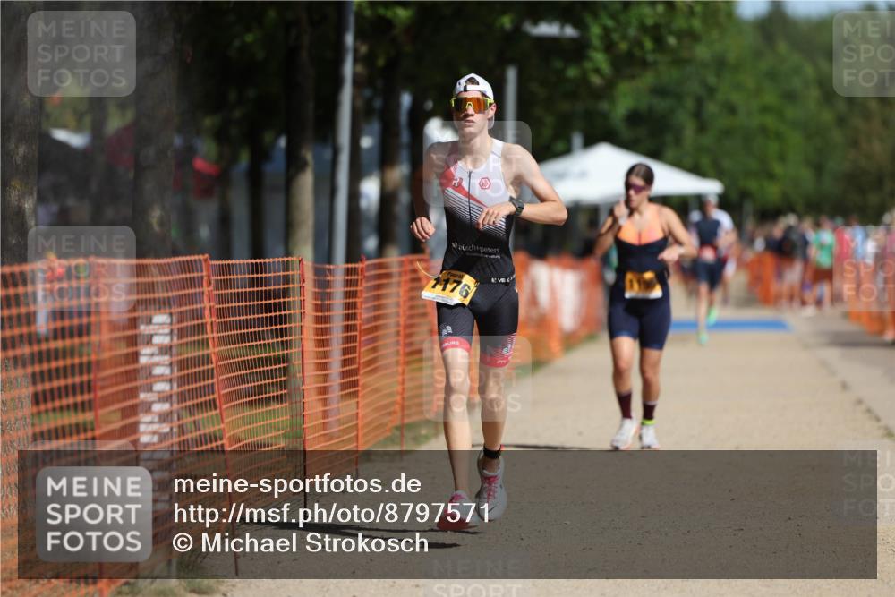 07.09.2025 - 19. Norderstedt Triathlon Michael Strokosch http://msf.ph/oto/8797571 07.09.2025 11:57:00 Laufen 806, 1176, 1195 meine-sportfotos.de