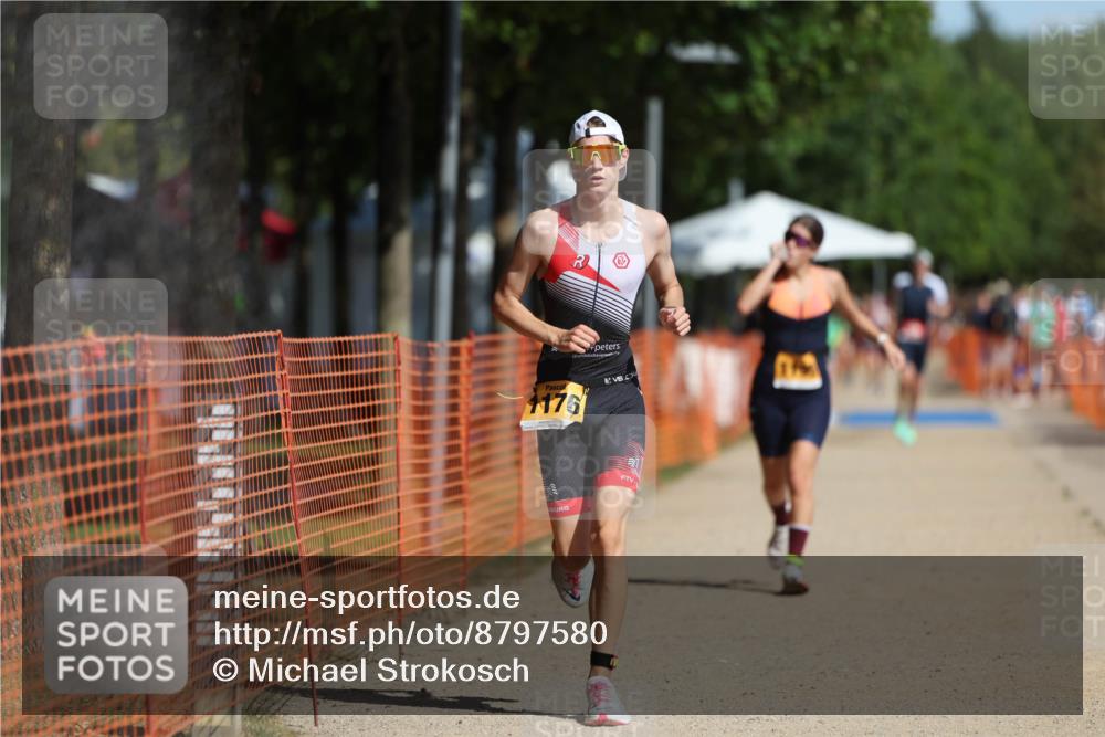 07.09.2025 - 19. Norderstedt Triathlon Michael Strokosch http://msf.ph/oto/8797580 07.09.2025 11:57:01 Laufen 1176, 1195 meine-sportfotos.de
