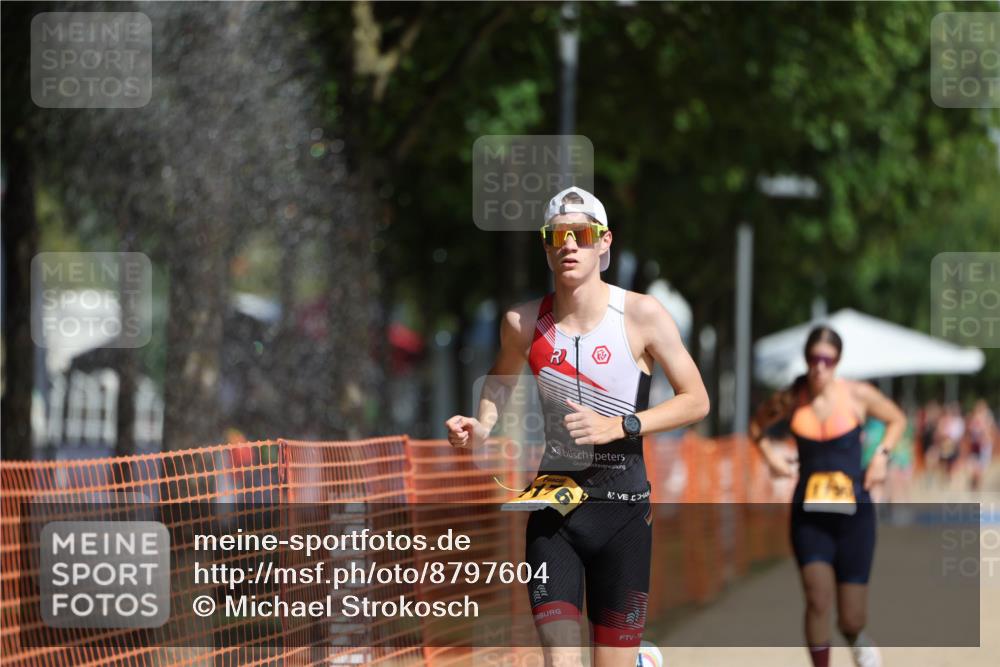 07.09.2025 - 19. Norderstedt Triathlon Michael Strokosch http://msf.ph/oto/8797604 07.09.2025 11:57:02 Laufen 1176, 1195 meine-sportfotos.de