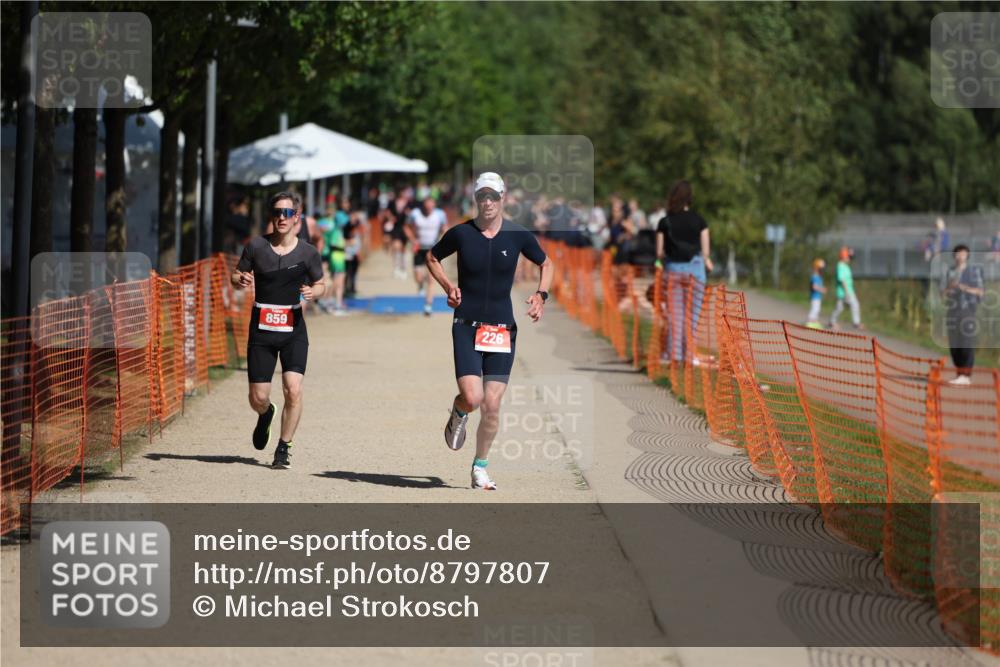 07.09.2025 - 19. Norderstedt Triathlon Michael Strokosch http://msf.ph/oto/8797807 07.09.2025 12:23:33 Laufen 226, 859 meine-sportfotos.de