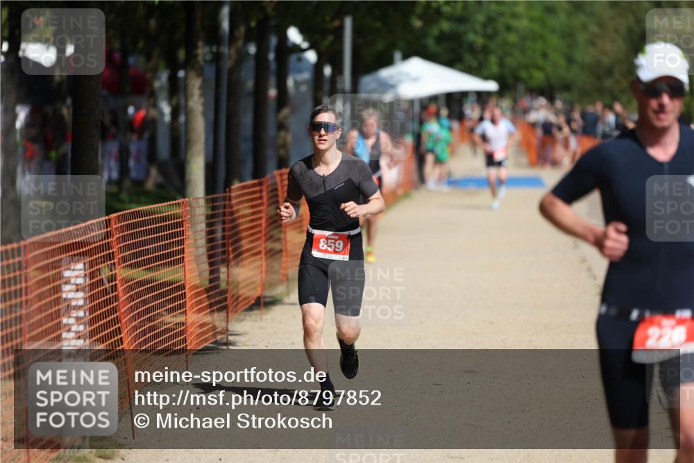 07.09.2025 - 19. Norderstedt Triathlon Michael Strokosch http://msf.ph/oto/8797852 07.09.2025 12:23:37 Laufen 226, 859 meine-sportfotos.de