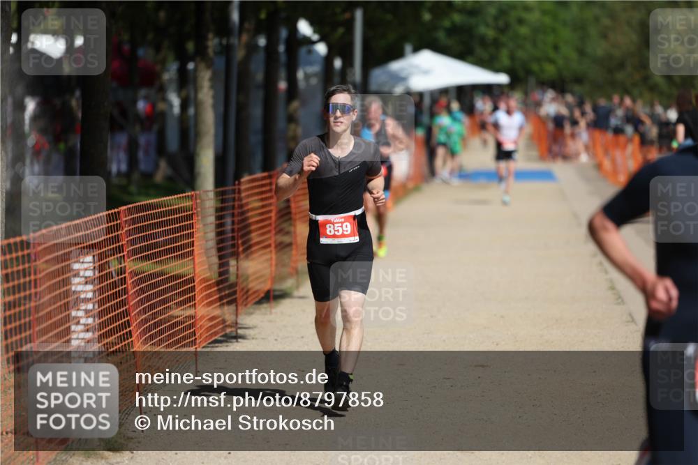 07.09.2025 - 19. Norderstedt Triathlon Michael Strokosch http://msf.ph/oto/8797858 07.09.2025 12:23:38 Laufen 226, 859 meine-sportfotos.de