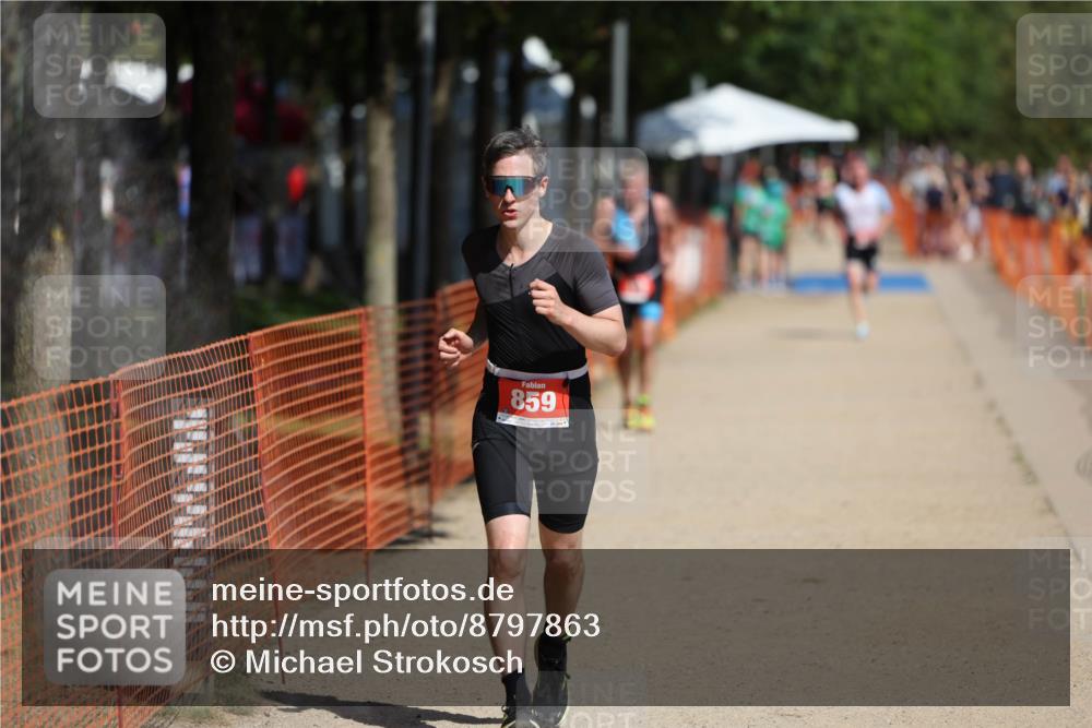 07.09.2025 - 19. Norderstedt Triathlon Michael Strokosch http://msf.ph/oto/8797863 07.09.2025 12:23:39 Laufen 226, 859 meine-sportfotos.de