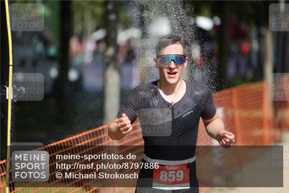 07.09.2025 - 19. Norderstedt Triathlon Michael Strokosch http://msf.ph/oto/8797886 07.09.2025 12:23:41 Laufen 152, 226, 859 meine-sportfotos.de