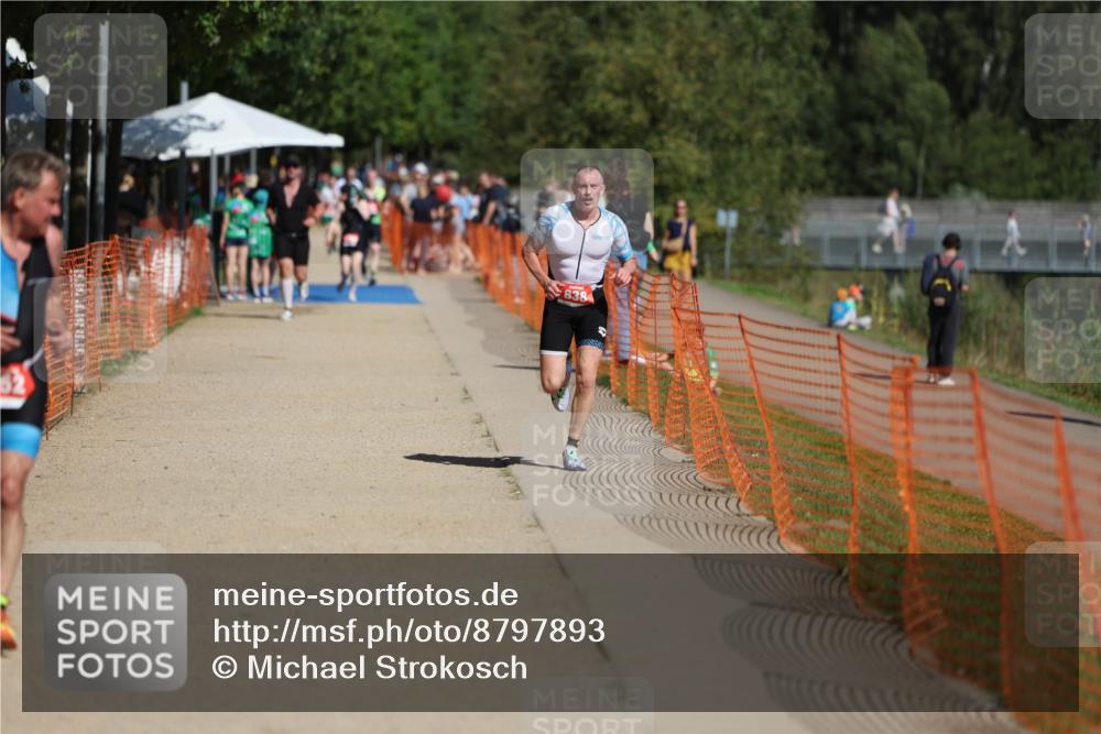 07.09.2025 - 19. Norderstedt Triathlon Michael Strokosch http://msf.ph/oto/8797893 07.09.2025 12:23:45 Laufen 152, 838 meine-sportfotos.de