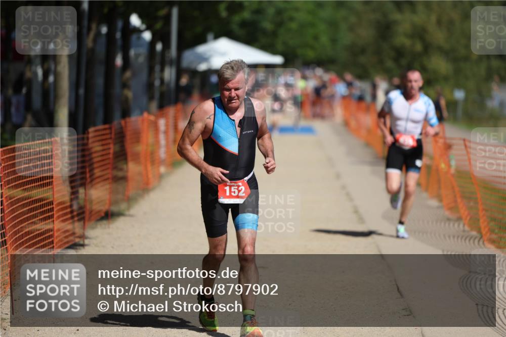 07.09.2025 - 19. Norderstedt Triathlon Michael Strokosch http://msf.ph/oto/8797902 07.09.2025 12:23:46 Laufen 152, 838 meine-sportfotos.de