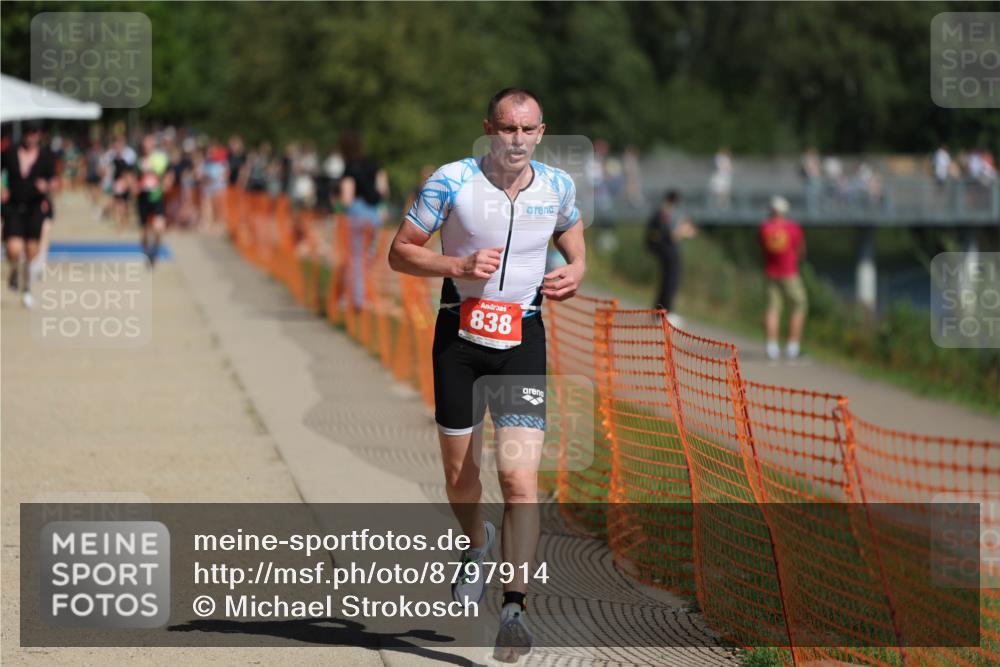 07.09.2025 - 19. Norderstedt Triathlon Michael Strokosch http://msf.ph/oto/8797914 07.09.2025 12:23:49 Laufen 152, 838 meine-sportfotos.de