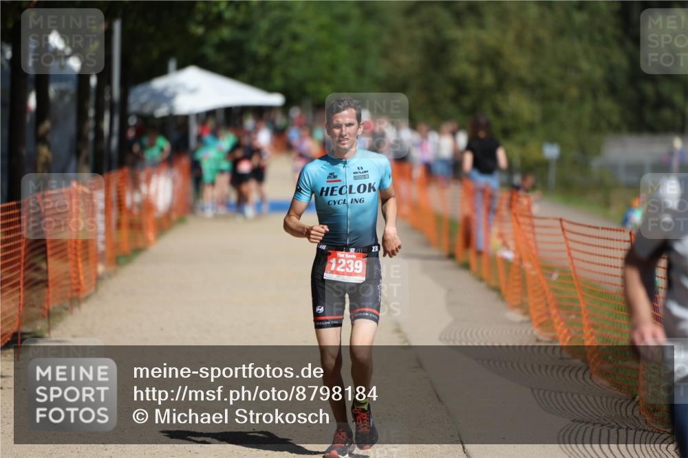 07.09.2025 - 19. Norderstedt Triathlon Michael Strokosch http://msf.ph/oto/8798184 07.09.2025 12:24:39 Laufen 826, 1239 meine-sportfotos.de