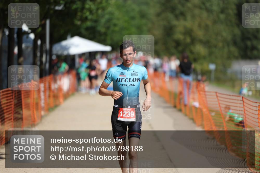 07.09.2025 - 19. Norderstedt Triathlon Michael Strokosch http://msf.ph/oto/8798188 07.09.2025 12:24:40 Laufen 826, 1239 meine-sportfotos.de