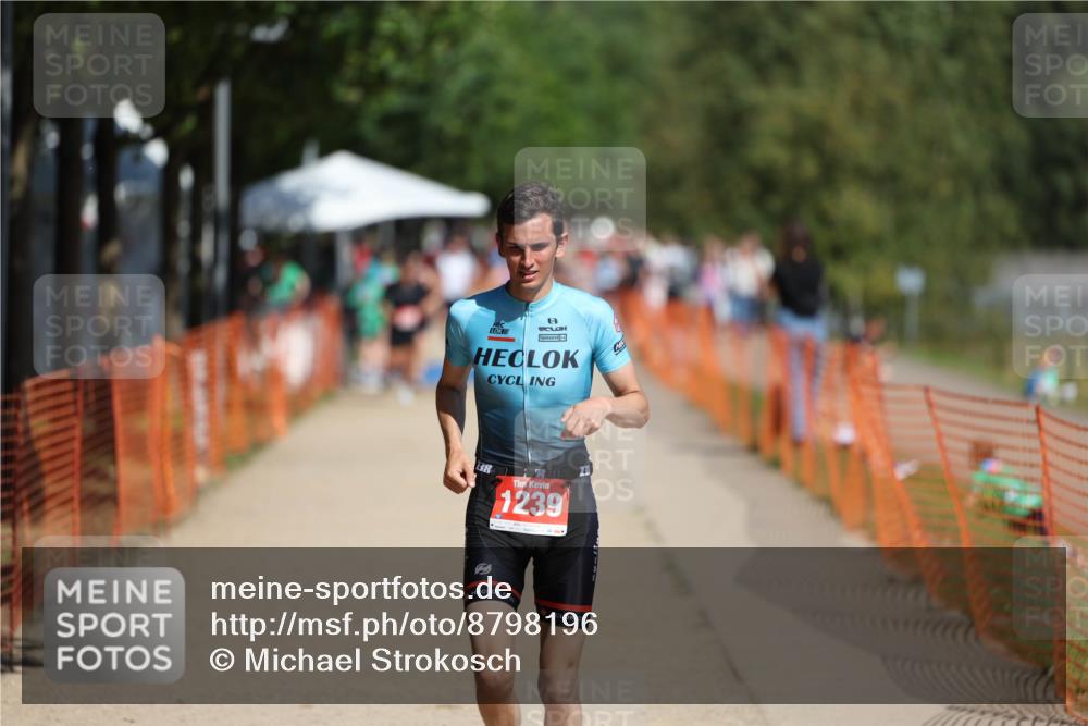 07.09.2025 - 19. Norderstedt Triathlon Michael Strokosch http://msf.ph/oto/8798196 07.09.2025 12:24:40 Laufen 826, 1239 meine-sportfotos.de