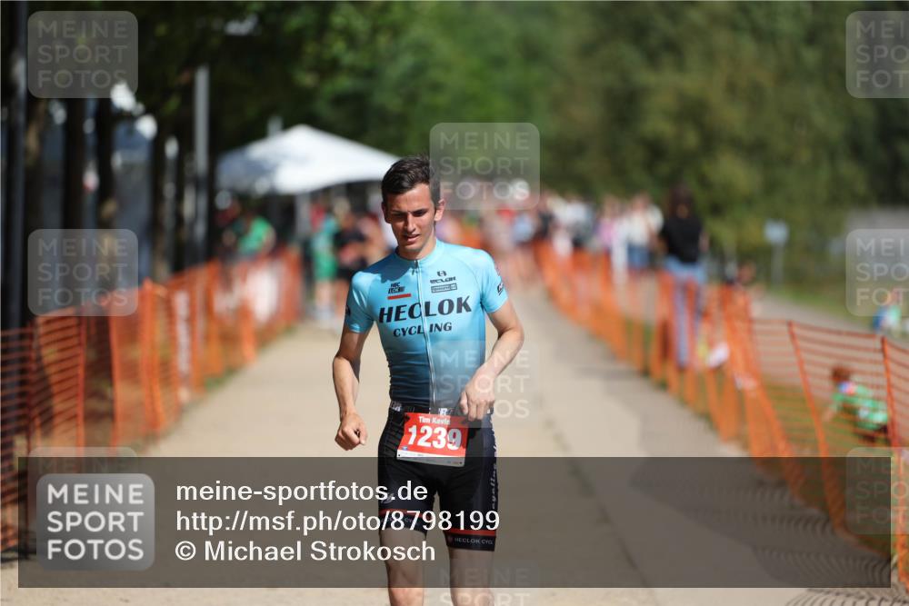 07.09.2025 - 19. Norderstedt Triathlon Michael Strokosch http://msf.ph/oto/8798199 07.09.2025 12:24:40 Laufen 826, 1239 meine-sportfotos.de