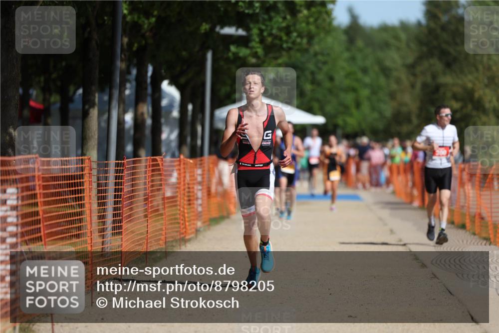 07.09.2025 - 19. Norderstedt Triathlon Michael Strokosch http://msf.ph/oto/8798205 07.09.2025 11:57:45 Laufen 300, 1186 meine-sportfotos.de