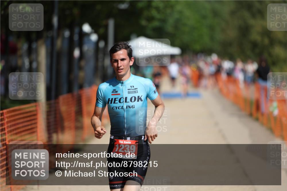07.09.2025 - 19. Norderstedt Triathlon Michael Strokosch http://msf.ph/oto/8798215 07.09.2025 12:24:41 Laufen 826, 1239 meine-sportfotos.de