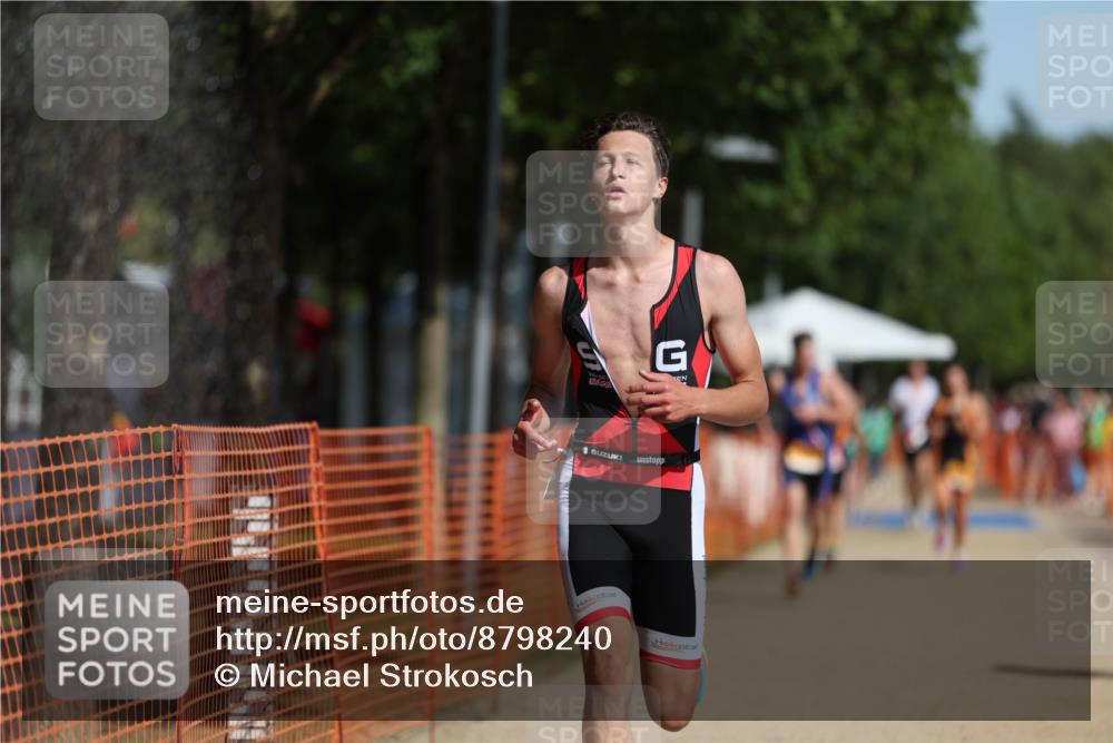 07.09.2025 - 19. Norderstedt Triathlon Michael Strokosch http://msf.ph/oto/8798240 07.09.2025 11:57:47 Laufen 300, 1179, 1186 meine-sportfotos.de