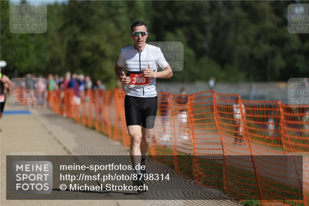 07.09.2025 - 19. Norderstedt Triathlon Michael Strokosch http://msf.ph/oto/8798314 07.09.2025 11:57:51 Laufen 300, 1179, 1186, 1211 meine-sportfotos.de