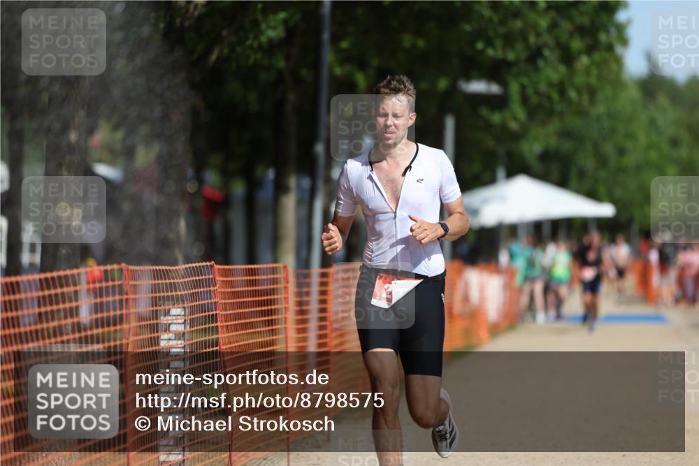 07.09.2025 - 19. Norderstedt Triathlon Michael Strokosch http://msf.ph/oto/8798575 07.09.2025 11:58:03 Laufen 276, 1219 meine-sportfotos.de