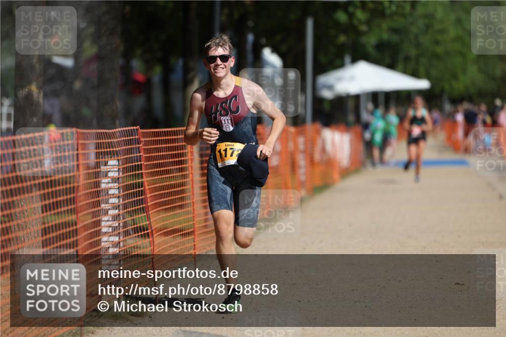 07.09.2025 - 19. Norderstedt Triathlon Michael Strokosch http://msf.ph/oto/8798858 07.09.2025 11:58:29 Laufen 185, 1172, 1182 meine-sportfotos.de