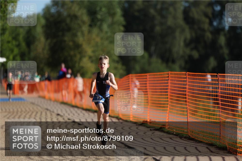 07.09.2025 - 19. Norderstedt Triathlon Michael Strokosch http://msf.ph/oto/8799109 07.09.2025 09:12:12 Laufen 12 meine-sportfotos.de