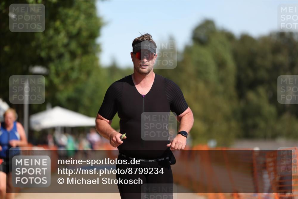 07.09.2025 - 19. Norderstedt Triathlon Michael Strokosch http://msf.ph/oto/8799234 07.09.2025 11:59:15 Laufen 229, 281, 760 meine-sportfotos.de