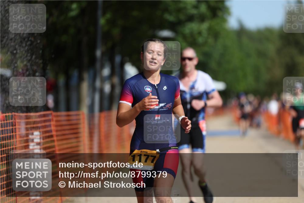 07.09.2025 - 19. Norderstedt Triathlon Michael Strokosch http://msf.ph/oto/8799379 07.09.2025 11:59:36 Laufen 296, 1177, 1383 meine-sportfotos.de