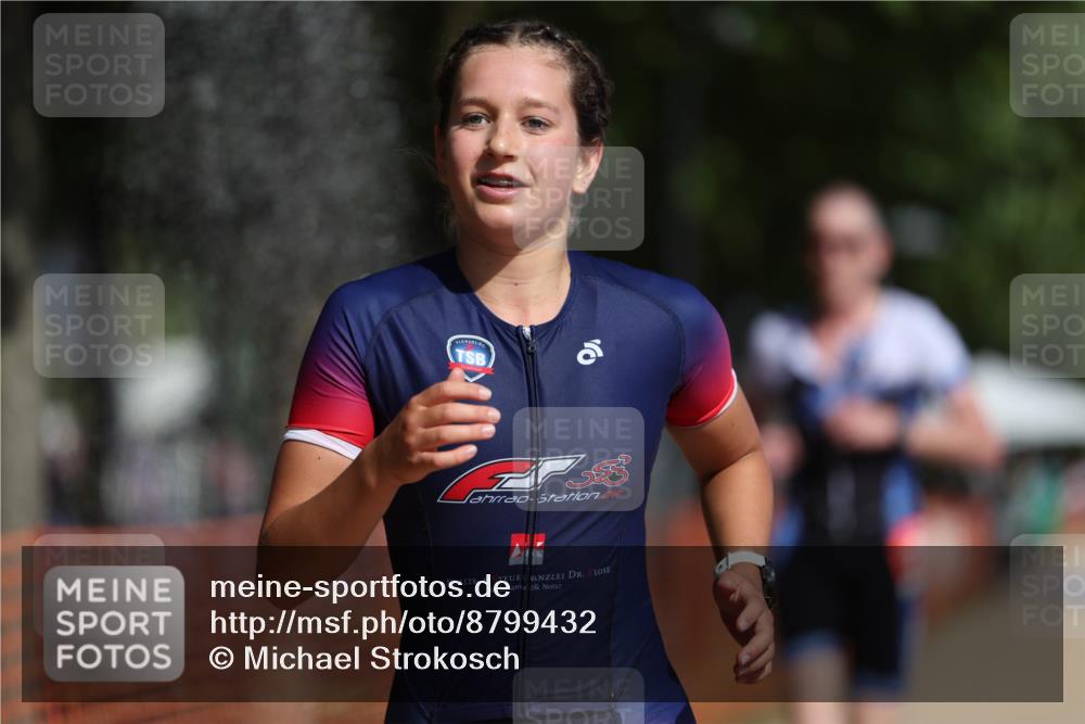 07.09.2025 - 19. Norderstedt Triathlon Michael Strokosch http://msf.ph/oto/8799432 07.09.2025 11:59:37 Laufen 296, 1177, 1383 meine-sportfotos.de