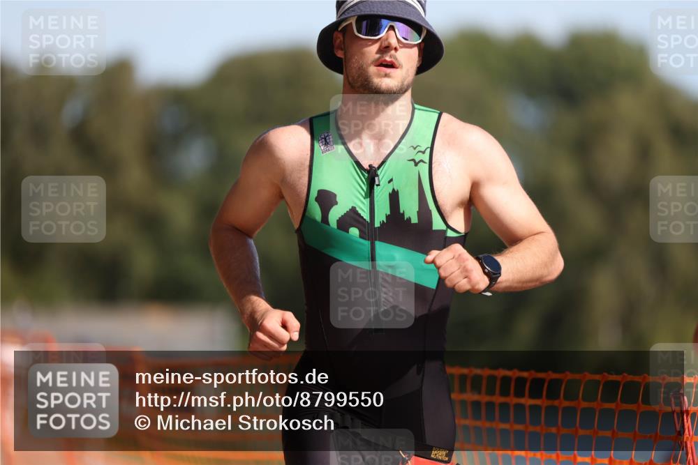 07.09.2025 - 19. Norderstedt Triathlon Michael Strokosch http://msf.ph/oto/8799550 07.09.2025 11:59:43 Laufen 1383 meine-sportfotos.de