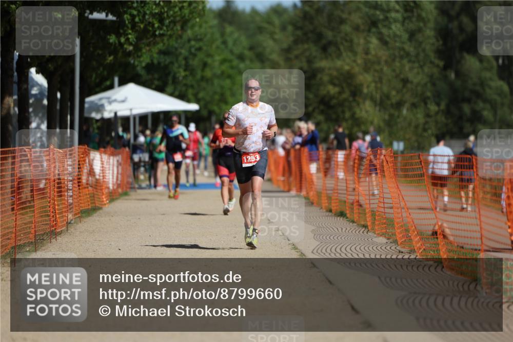 07.09.2025 - 19. Norderstedt Triathlon Michael Strokosch http://msf.ph/oto/8799660 07.09.2025 12:00:13 Laufen 1253 meine-sportfotos.de