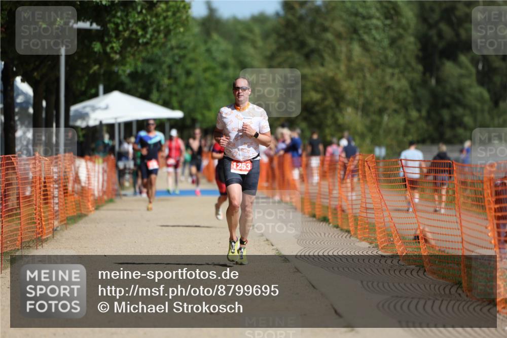 07.09.2025 - 19. Norderstedt Triathlon Michael Strokosch http://msf.ph/oto/8799695 07.09.2025 12:00:14 Laufen 1253 meine-sportfotos.de
