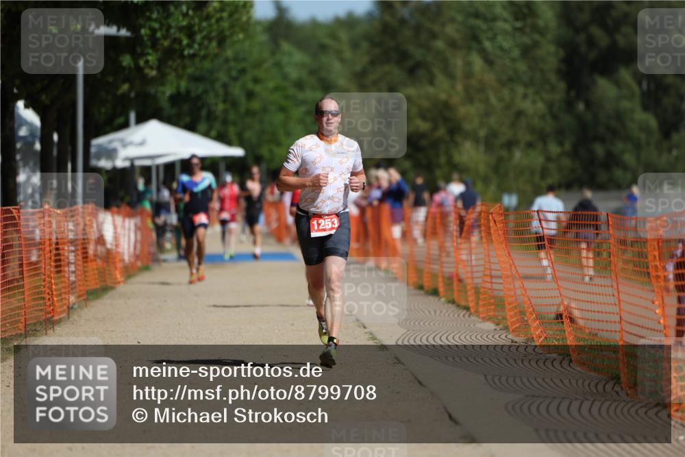 07.09.2025 - 19. Norderstedt Triathlon Michael Strokosch http://msf.ph/oto/8799708 07.09.2025 12:00:15 Laufen 1253 meine-sportfotos.de