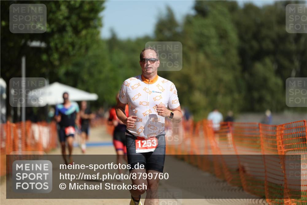 07.09.2025 - 19. Norderstedt Triathlon Michael Strokosch http://msf.ph/oto/8799760 07.09.2025 12:00:18 Laufen 714, 749, 1253 meine-sportfotos.de