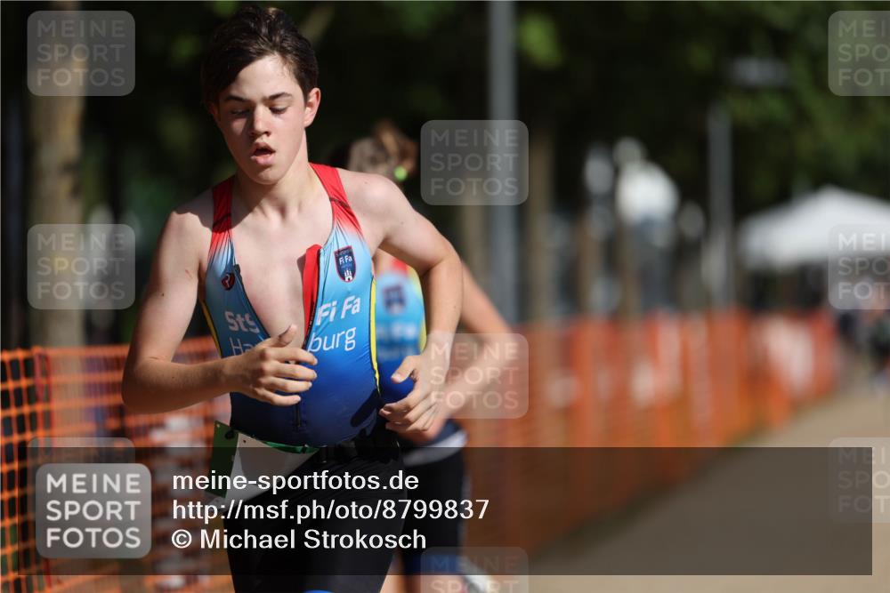 07.09.2025 - 19. Norderstedt Triathlon Michael Strokosch http://msf.ph/oto/8799837 07.09.2025 10:56:21 Laufen 70, 76, 102 meine-sportfotos.de