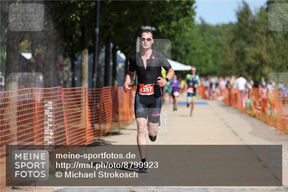 07.09.2025 - 19. Norderstedt Triathlon Michael Strokosch http://msf.ph/oto/8799923 07.09.2025 12:29:58 Laufen 279, 1357 meine-sportfotos.de