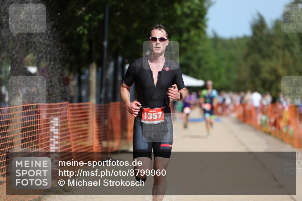 07.09.2025 - 19. Norderstedt Triathlon Michael Strokosch http://msf.ph/oto/8799960 07.09.2025 12:29:59 Laufen 261, 279, 1357 meine-sportfotos.de