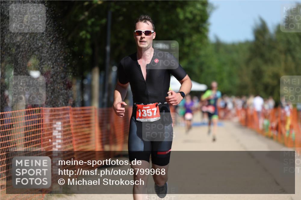 07.09.2025 - 19. Norderstedt Triathlon Michael Strokosch http://msf.ph/oto/8799968 07.09.2025 12:29:59 Laufen 261, 279, 1357 meine-sportfotos.de