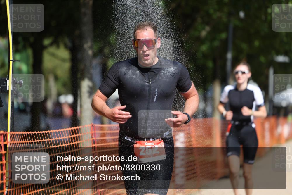 07.09.2025 - 19. Norderstedt Triathlon Michael Strokosch http://msf.ph/oto/8800330 07.09.2025 12:30:19 Laufen 252, 292 meine-sportfotos.de