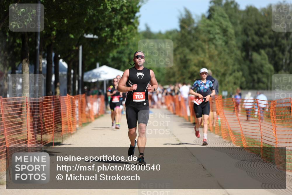 07.09.2025 - 19. Norderstedt Triathlon Michael Strokosch http://msf.ph/oto/8800540 07.09.2025 12:30:38 Laufen 303, 703, 822, 1343 meine-sportfotos.de