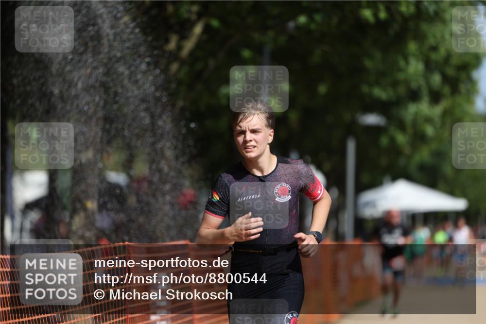 07.09.2025 - 19. Norderstedt Triathlon Michael Strokosch http://msf.ph/oto/8800544 07.09.2025 12:01:07 Laufen 787, 1156 meine-sportfotos.de