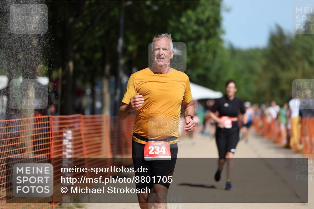 07.09.2025 - 19. Norderstedt Triathlon Michael Strokosch http://msf.ph/oto/8801705 07.09.2025 12:32:21 Laufen 164, 234, 1349 meine-sportfotos.de