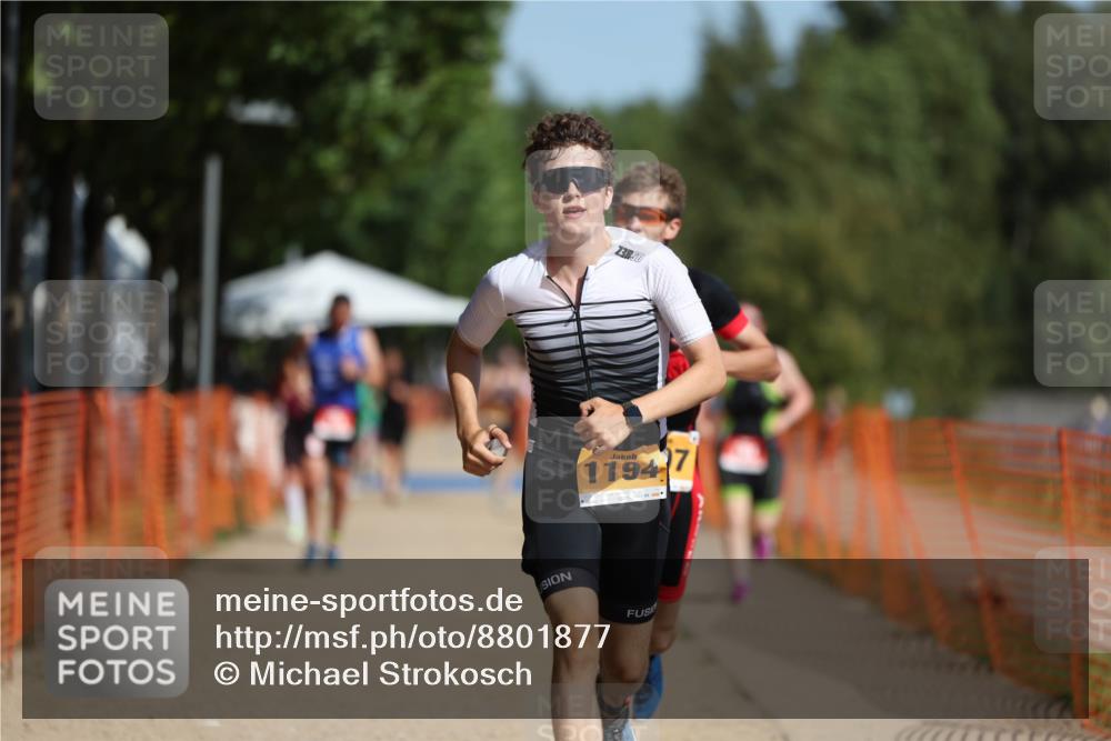 07.09.2025 - 19. Norderstedt Triathlon Michael Strokosch http://msf.ph/oto/8801877 07.09.2025 12:02:49 Laufen 1194, 1207 meine-sportfotos.de