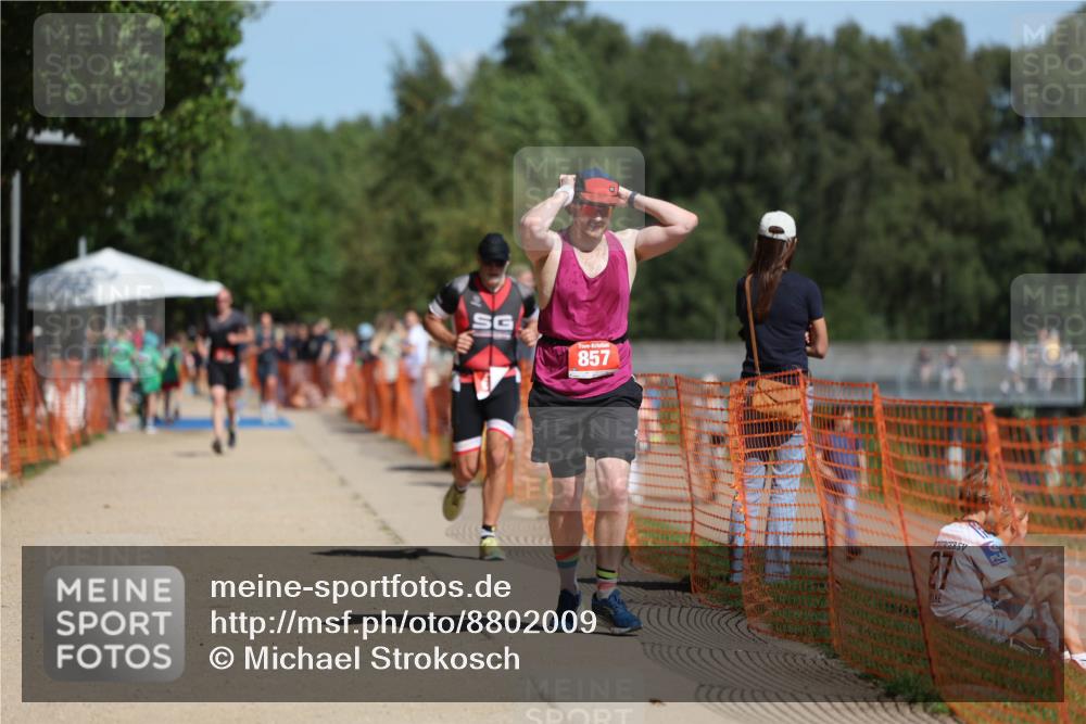 07.09.2025 - 19. Norderstedt Triathlon Michael Strokosch http://msf.ph/oto/8802009 07.09.2025 12:32:45 Laufen 695, 857 meine-sportfotos.de