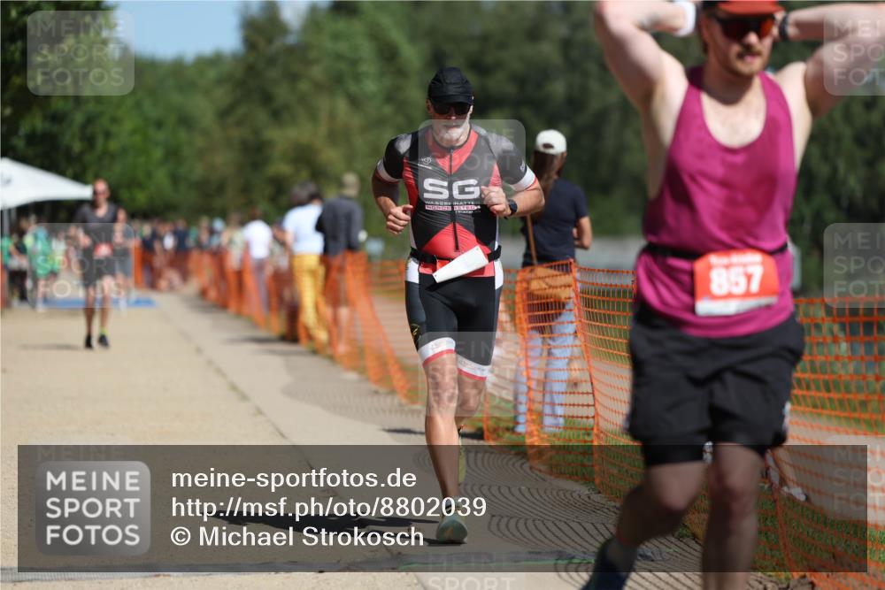 07.09.2025 - 19. Norderstedt Triathlon Michael Strokosch http://msf.ph/oto/8802039 07.09.2025 12:32:48 Laufen 695, 857 meine-sportfotos.de