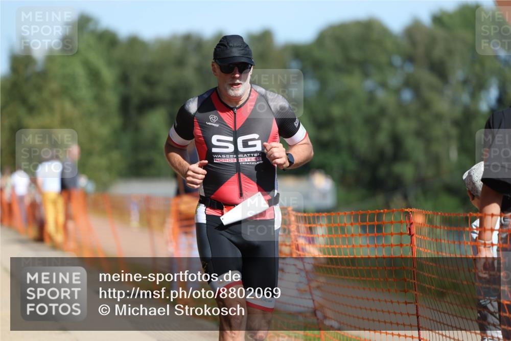 07.09.2025 - 19. Norderstedt Triathlon Michael Strokosch http://msf.ph/oto/8802069 07.09.2025 12:32:50 Laufen 695, 728, 857 meine-sportfotos.de