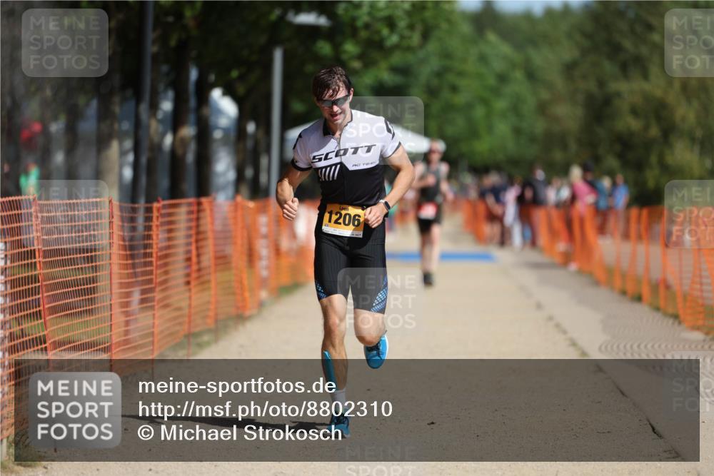 07.09.2025 - 19. Norderstedt Triathlon Michael Strokosch http://msf.ph/oto/8802310 07.09.2025 12:03:14 Laufen 1206 meine-sportfotos.de