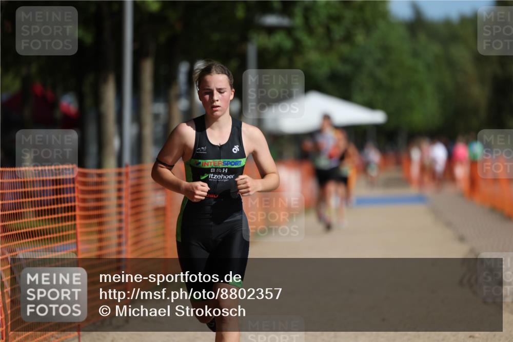 07.09.2025 - 19. Norderstedt Triathlon Michael Strokosch http://msf.ph/oto/8802357 07.09.2025 10:59:57 Laufen 681, 683 meine-sportfotos.de
