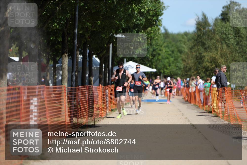 07.09.2025 - 19. Norderstedt Triathlon Michael Strokosch http://msf.ph/oto/8802744 07.09.2025 12:33:46 Laufen 1225 meine-sportfotos.de