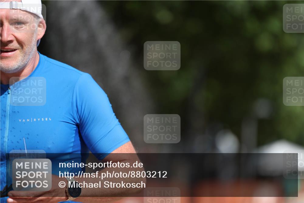 07.09.2025 - 19. Norderstedt Triathlon Michael Strokosch http://msf.ph/oto/8803212 07.09.2025 12:04:32 Laufen 191, 303, 736, 819 meine-sportfotos.de