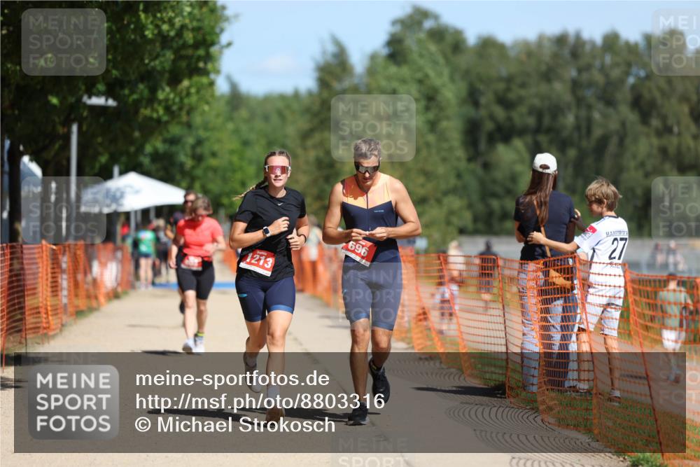 07.09.2025 - 19. Norderstedt Triathlon Michael Strokosch http://msf.ph/oto/8803316 07.09.2025 12:34:27 Laufen 696, 803, 1213, 1233 meine-sportfotos.de