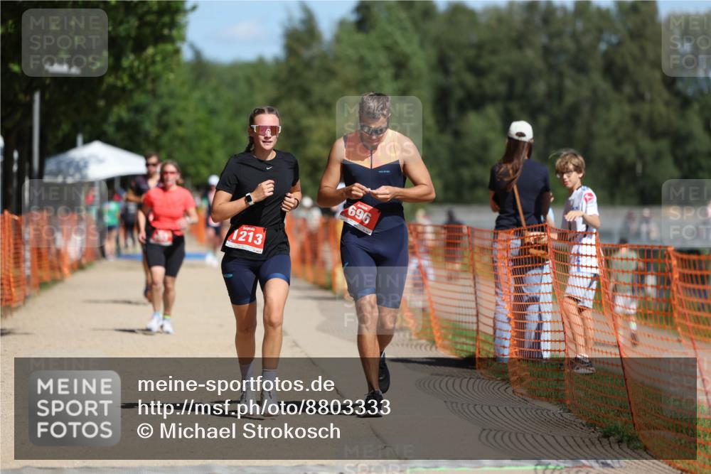 07.09.2025 - 19. Norderstedt Triathlon Michael Strokosch http://msf.ph/oto/8803333 07.09.2025 12:34:28 Laufen 696, 803, 1213, 1233 meine-sportfotos.de